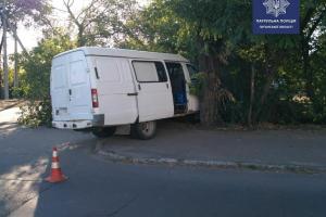 У Лисичанську п'яний як чіп водій мікроавтобуса влаштував ДТП