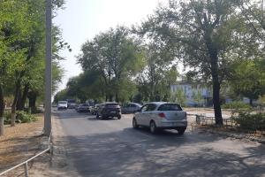Кілометровий затор в Сєвєродонецьку утворився на одній з центральних вулиць
