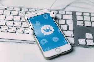 Минкульт требует от Google и Apple заблокировать для украинцев приложение "ВКонтакте"