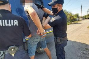 У Лисичанську патрульні приїхали на виклик про домашнє насилля, а виявили плантацію коноплі