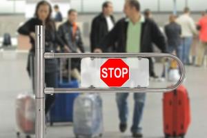 Українцям, які не сплатили податки, можуть заборонити виїзд з України