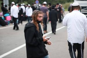 Кабмін вирішив закрити пункт пропуску на кордоні з Білоруссю, де зібралися хасиди