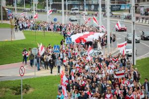 Білоруси влаштували масштабний протест біля резиденції Лукашенка: почалися жорсткі затримання