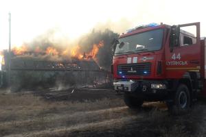 На востоке Украины продолжают бушевать лесные пожары: в Луганской и Харьковской областях горят более 400 гектар