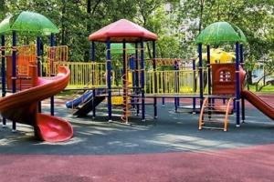 В Одессе на детской площадке с ребенком произошел несчастный случай (видео)