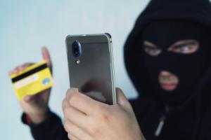 Псевдо-працівник банку виманив у жителя Рубіжного понад 50 тисяч гривень