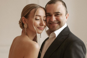 "Біла сукня так і залишилася висіти": Молода дружина Віктора Павліка скасувала весілля