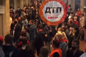 ЧП в киевском метро: под поездом погиб зацепер