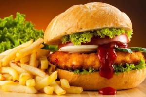 Медики назвали продукты, которые "притягивают" коронавирус
