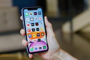 В Apple запатентовали смартфон, который способен "залечивать" на себе царапины