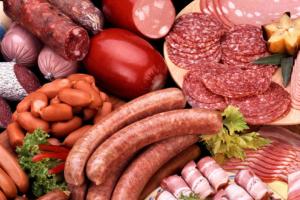Руйнують зсередини: медики назвали небезпечні для життя продукти