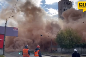 В Харькове взорвали старый элеватор: видео