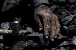 На шахте в Днепропетровской области завалило породой горняка: его спасли