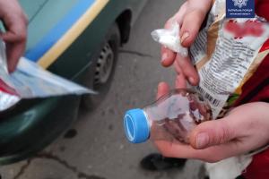 У Лисичанську на вулиці патрульні виявили дівчину з наркотиками