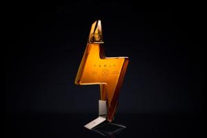 Tesla начала продавать текилу собственного производства: цена впечатляет