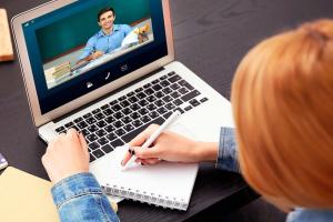 "Проводить уроки онлайн не нужно": Минобразования обнародовало разъяснение относительно дистанционного обучения