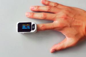 "Сегодня это важно": в Минздраве посоветовали украинцам приобрести пульсоксиметры