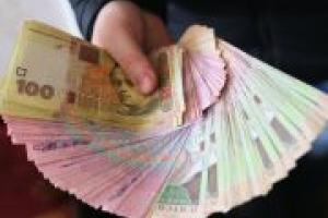 Зарплаты по 900, а пенсии по 300 долларов: Шмыгаль пообещал украинцам рост заработков