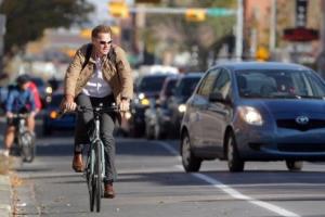 Водителям, пассажирам, пешеходам, велосипедистам: какие изменения ПДД вступили в силу в Украине