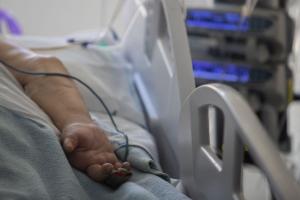 Медик зробив прогноз смертності від COVID-19 до кінця 2020 року: що чекає Україну