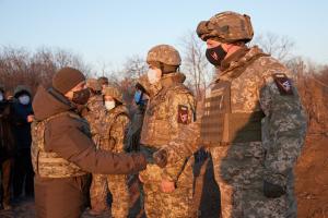 Зеленський прибув на Донеччину і відвідав бійців на передовій