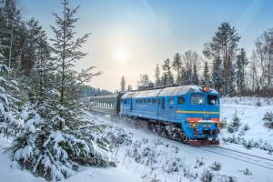 В "Укрзалізниці" попередили пасажирів про затримки поїздів через негоду