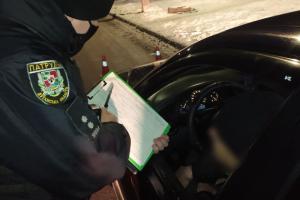 В Рубежном полицейские задержали водителя такси, который был "под наркотой"