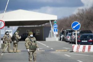 На Луганщині прикордонники затримали вщерть набиту машину медпрепаратами і товаром