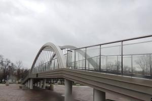 У Криму міні-копія Керченського мосту покрилася тріщинами