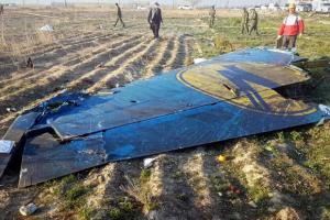 Зеленский присвоил звания Героев Украины членам экипажа сбитого в Иране самолета МАУ