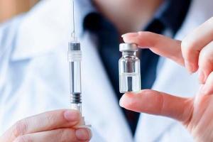 Уряд планує вакцинувати від COVID-19 половину населення України