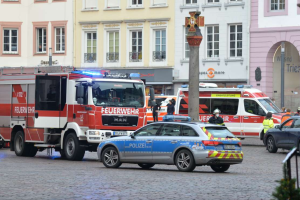 В Германии автомобиль влетел в толпу людей: 4 погибших и много раненых