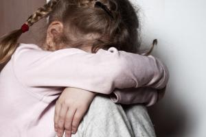 На Луганщині чоловік проведе у в'язниці сім років за розбещення 9-річної дівчинки