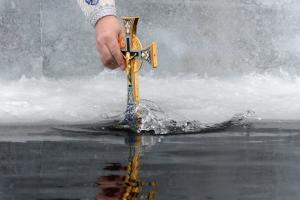 Крещение Господне: когда правильно набирать воду и как ее использовать