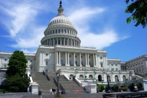 В США неизвестные угрожают направить самолет в здание Капитолия