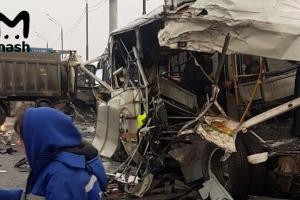Под Москвой грузовик протаранил колонну военных автобусов: 4 погибших и полсотни раненых