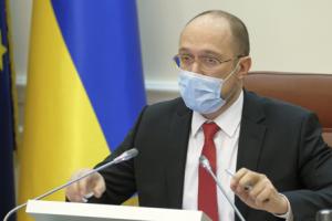 Шмигаль доручив перевірити інформацію про можливу підпільну вакцинацію політиків від COVID-19