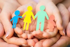 Жителям Лисичанска предлагают стать патронатными воспитателями: куда обращаться и сколько платят