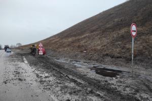На Луганщині перекинулася вантажівка, яка перевозила 26 тонн мазуту