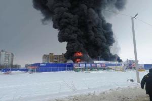 В Первомайске задержали мужчину, который напал на охранников с топором и поджег "Эпицентр"