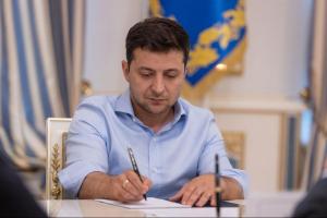 Зеленський підписав закон про компенсації за затримку зарплат, пенсій, стипендій та соцвиплат