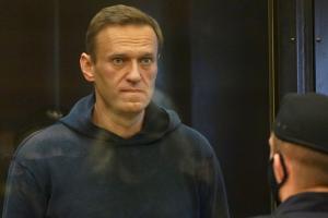 Суд отправил Навального в колонию: сторонники оппозиционера собираются на Манежной площади в Москве