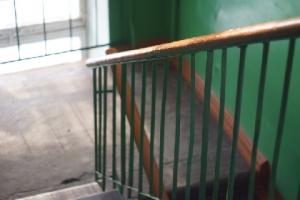 "Прямо на лестничной площадке": в Северодонецке наркоманы облюбовали подъезды многоэтажек (видео)