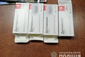 На Киевщине девочки наелись таблеток в школе: одна умерла, вторая в больнице