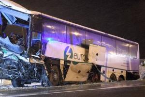 У Польщі автобус з українцями потрапив у ДТП: є загиблий і постраждалі