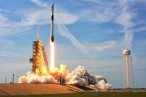 SpaceX запустила чергову партію супутників Starlink і встановила новий рекорд