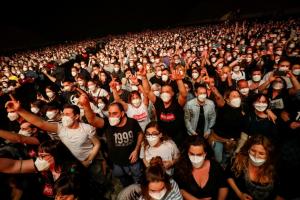 В Іспанії заради експерименту провели концерт з 5000 глядачів у розпал пандемії