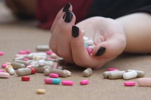 В Сумах 16-летняя девушка наглоталась таблеток и попала в реанимацию