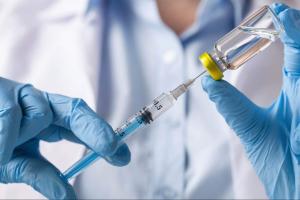 Відсьогодні українці можуть записатися у чергу на вакцинацію від COVID-19: інструкція