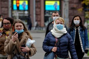 Требование носить маску на улице: СМИ узнали, когда это не обязательно и как будут наказывать нарушителей